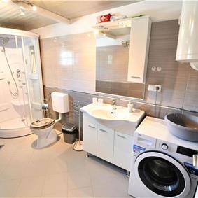 3 Bedroom Villa with Pool & Tennis Court near Sinj, sleeps 8